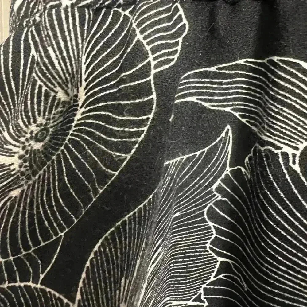Loft Outlet Black & White Floral Romper - Size Small Petite - Picture 7 of 9